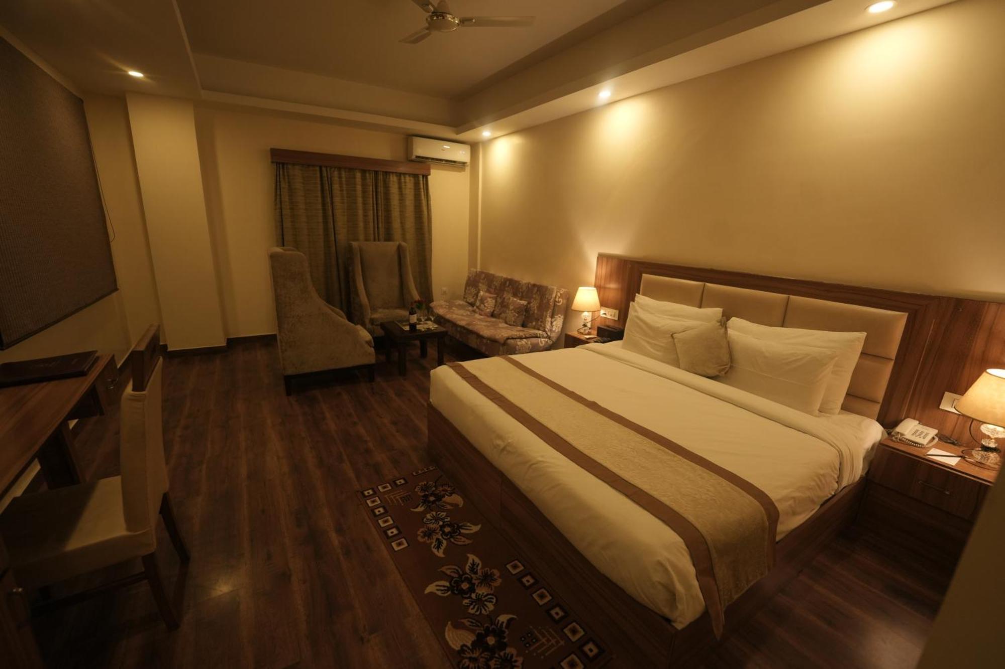 D'Polo Club & Spa Resort 다람샬라 외부 사진