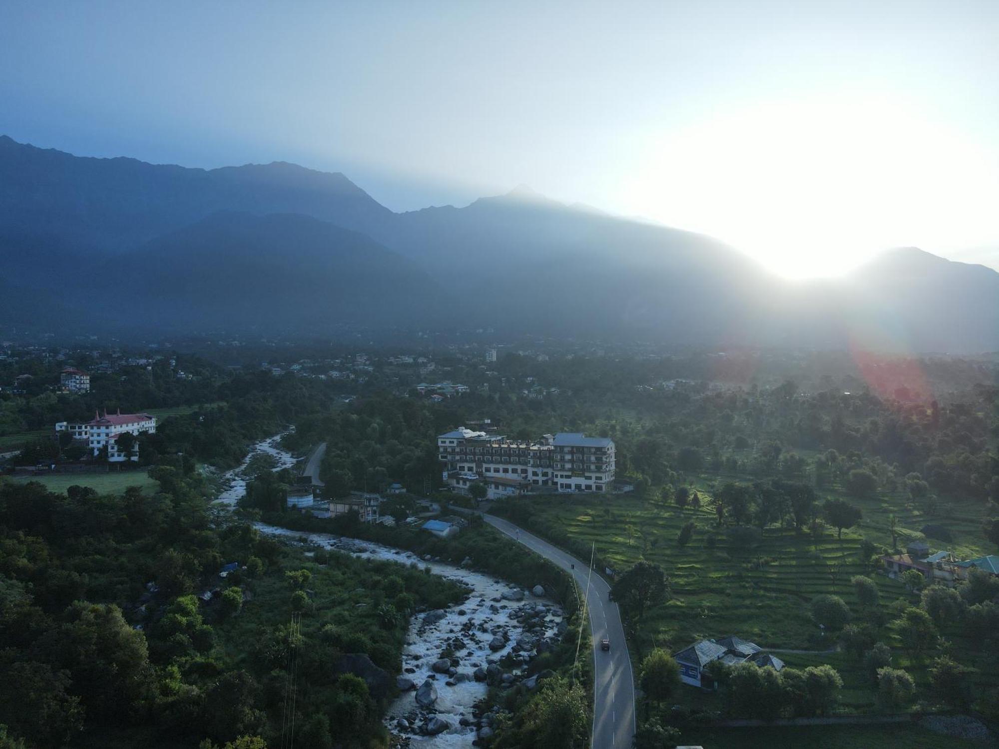 D'Polo Club & Spa Resort 다람샬라 외부 사진